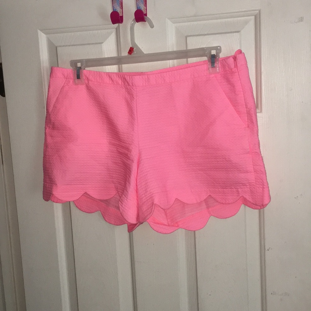 Magnolia Scallop shorts